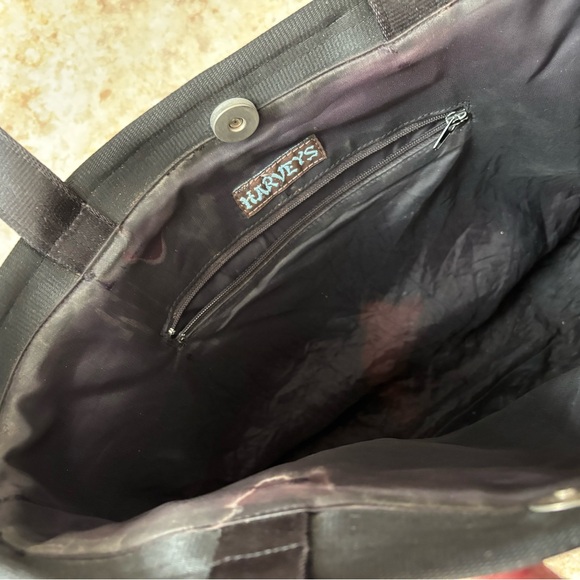 Harvey’s Seatbelt Double Handle Tote - Picture 6 of 9